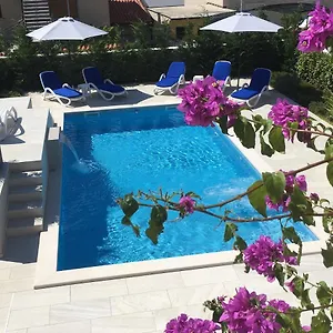  Apartment With Heated Pool, Regina
